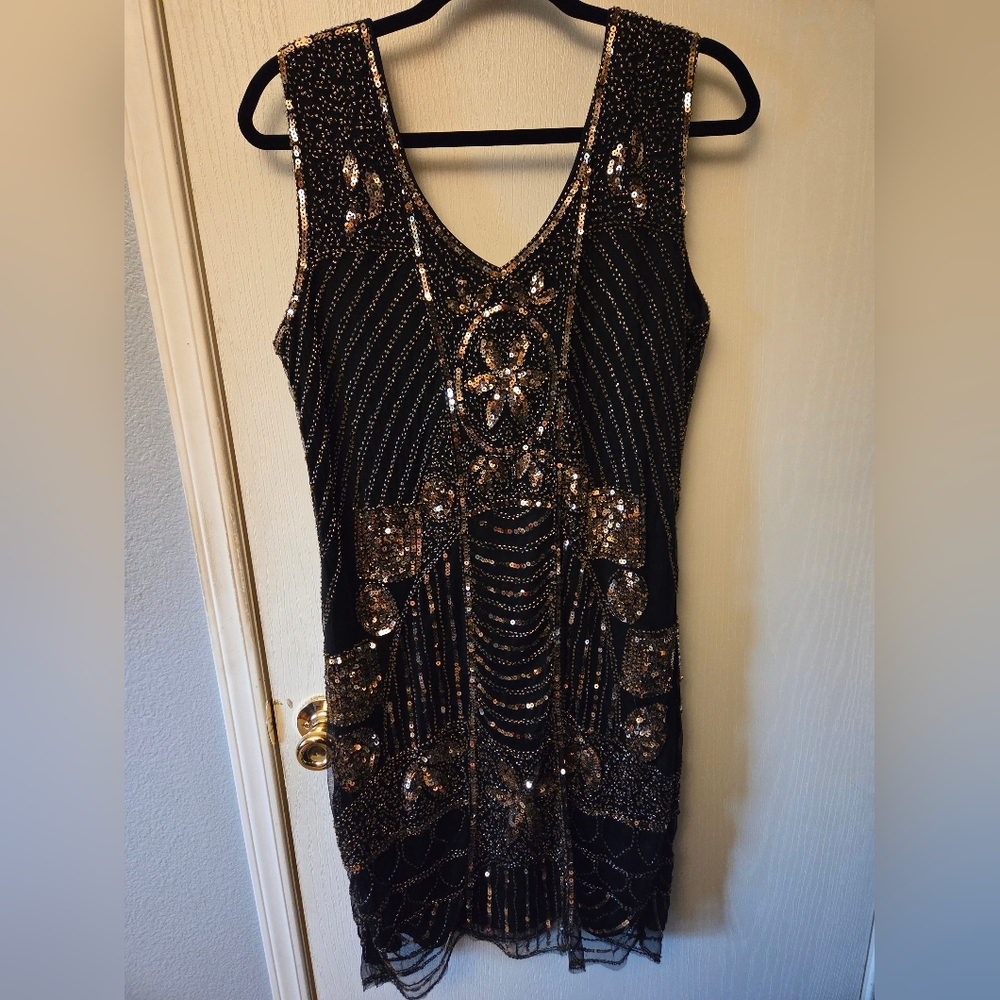 Elegant Black and Gold Flapper Sequin Dress